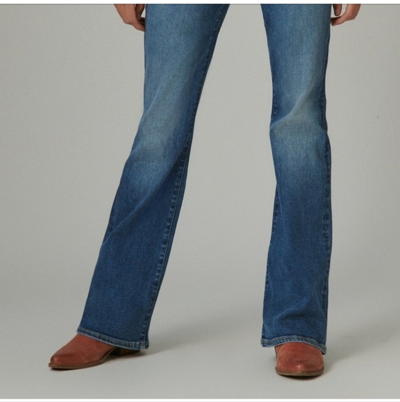 Lucky Brand Women's Dark Washed Boot Cut Mid Rise Jeans Size 12 - Picture 2 of 13